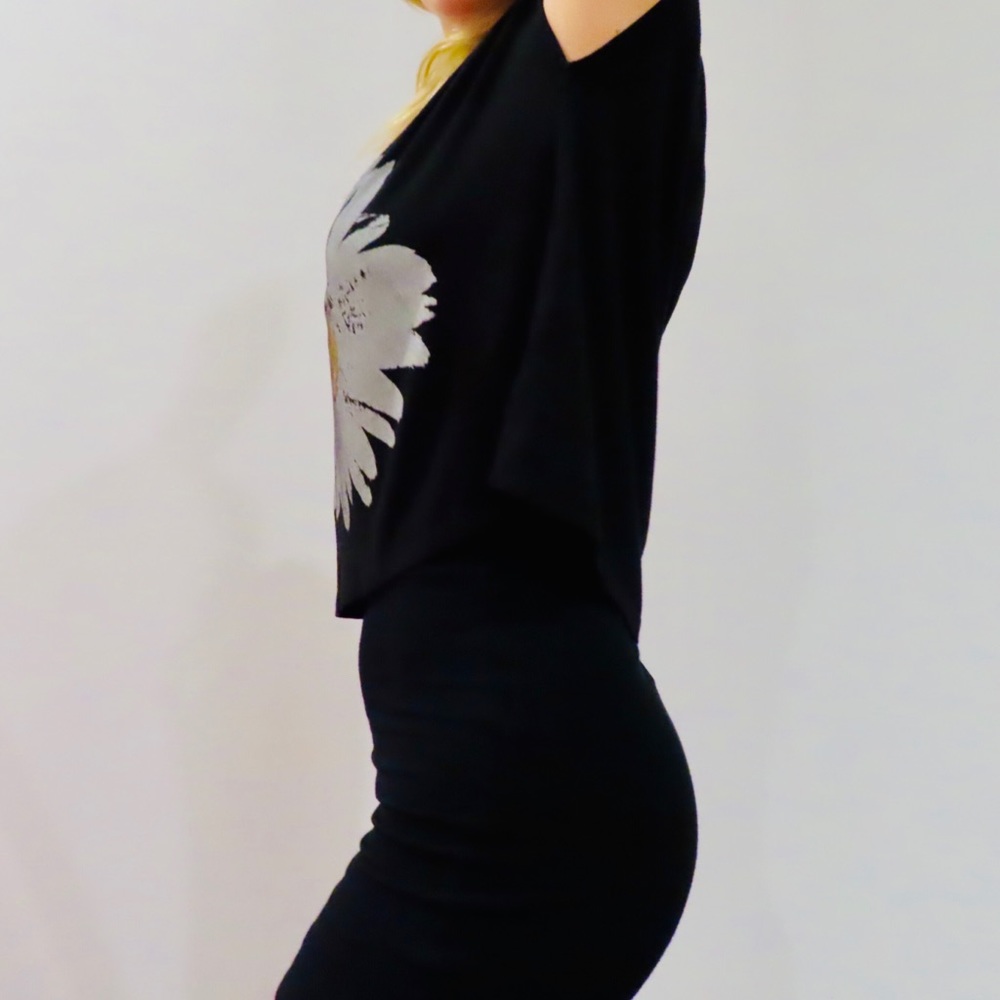 + Daisy Crop + - Picture 2 of 5